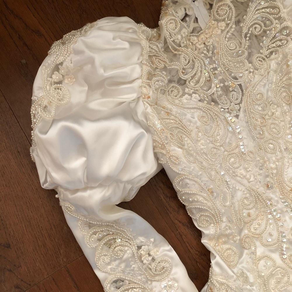 Vintage Wedding Dress - Picture 5 of 8